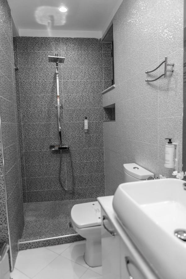 Spacious City Paradise - 3Br Apt In The Heart Of Tirana Bagian luar foto